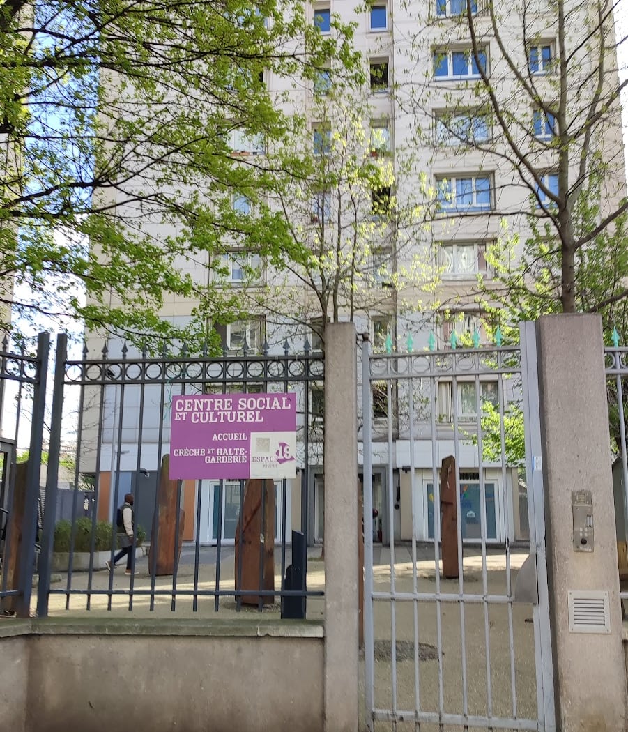 Centre Social et Culturel - Crèche et Halte Garderie 1